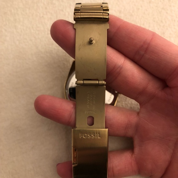 Gold Fossil Watch - Picture 5 of 9